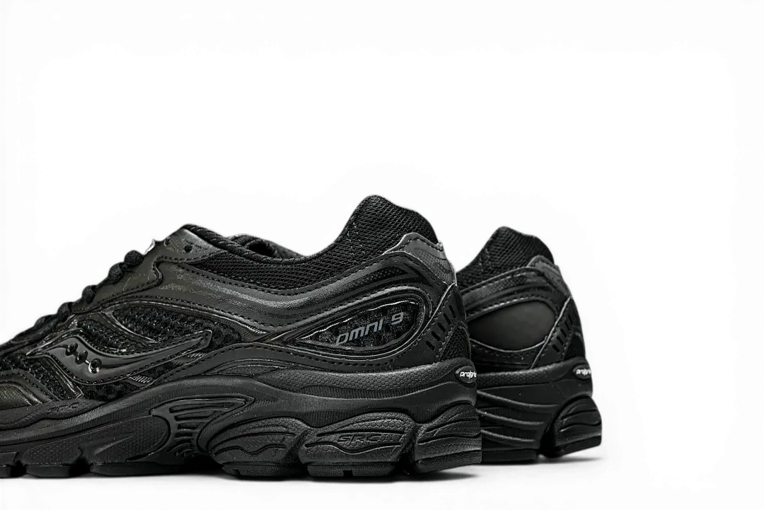Saucony ProGrid Omni 9 Armor Black – Retro Runner - Running Shoes
